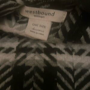 Women black/white woven blended over the shoulders shawl.